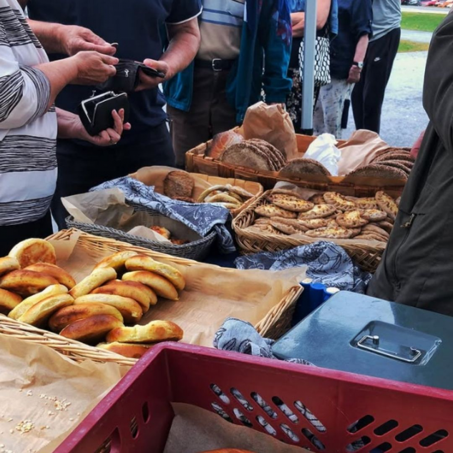 Pertuntori Pertunmaan kirkonkylällä. Ostos- ja myyntiparatiisi.