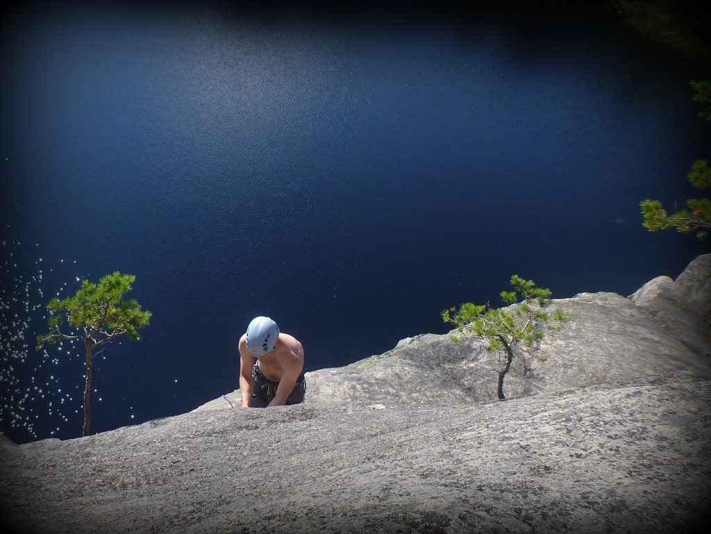 Päiväretki lähilaavulle tai vaikka kalliolaskeutuminen Repoveden kansallispuistossa